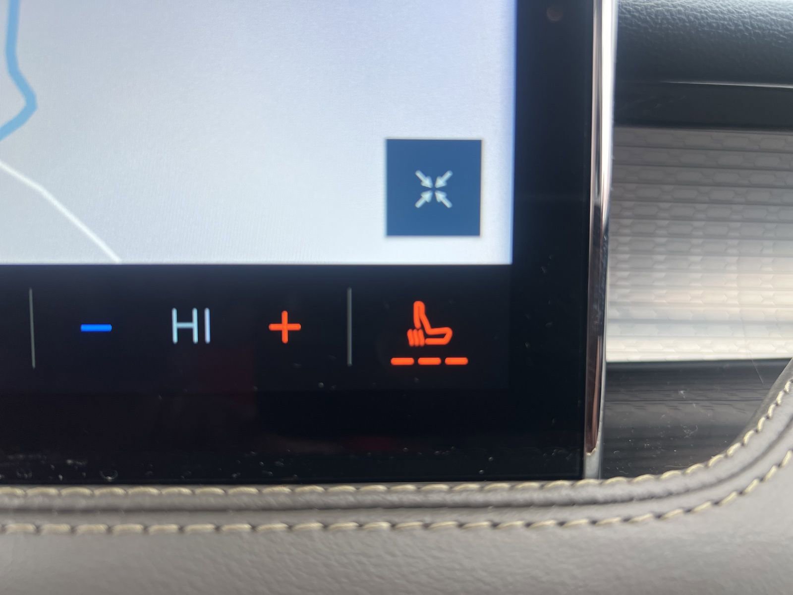 Used 2023 Lincoln Corsair Reserve w/ Rear Removable Package Tray image 19