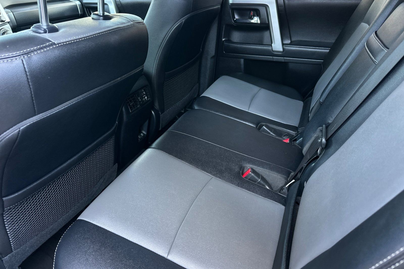 Used 2022 Toyota 4Runner SR5 Premium w/ Moonroof Package RWD image 11