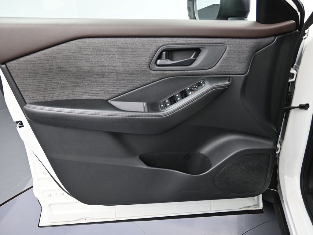 Used 2021 Nissan Rogue S image 10