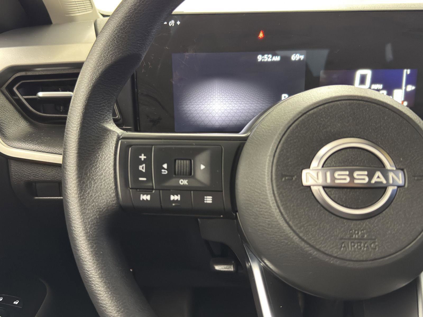 Used 2025 Nissan Kicks S AWD/4WD image 19