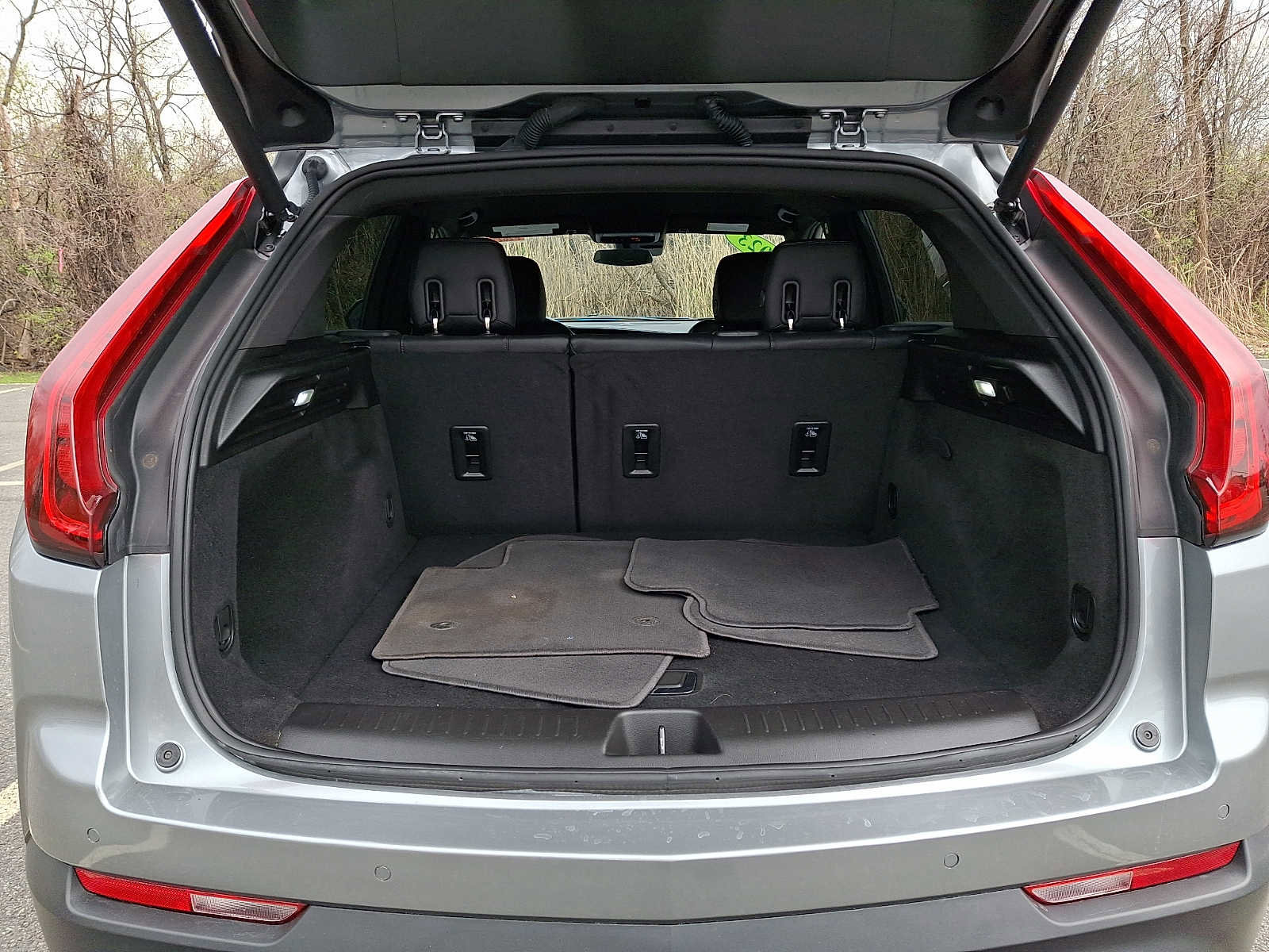 Used 2023 Cadillac XT4 Luxury w/ Cold Weather Package image 28
