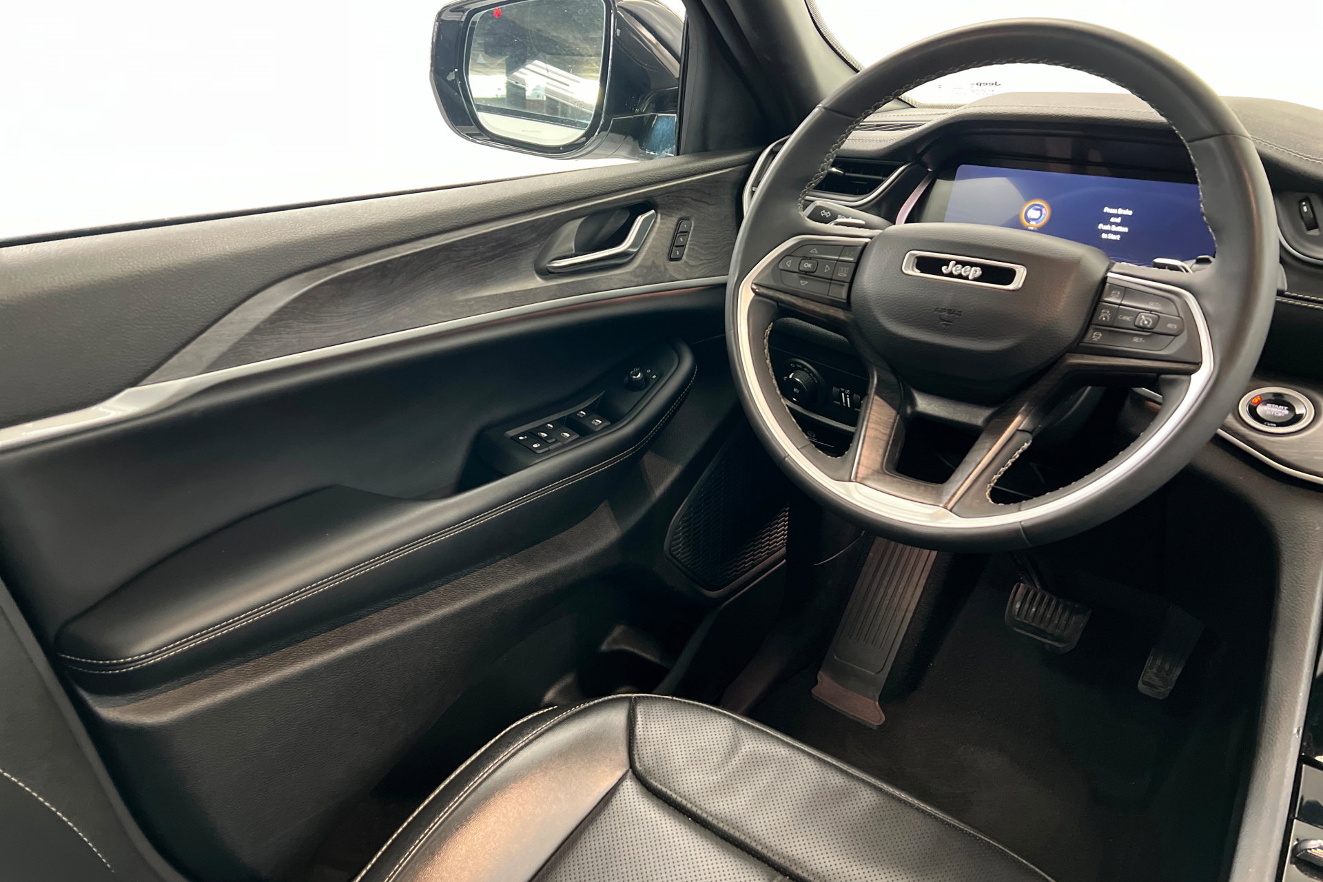 Used 2024 Jeep Grand Cherokee L Limited w/ Luxury Tech Group II image 11