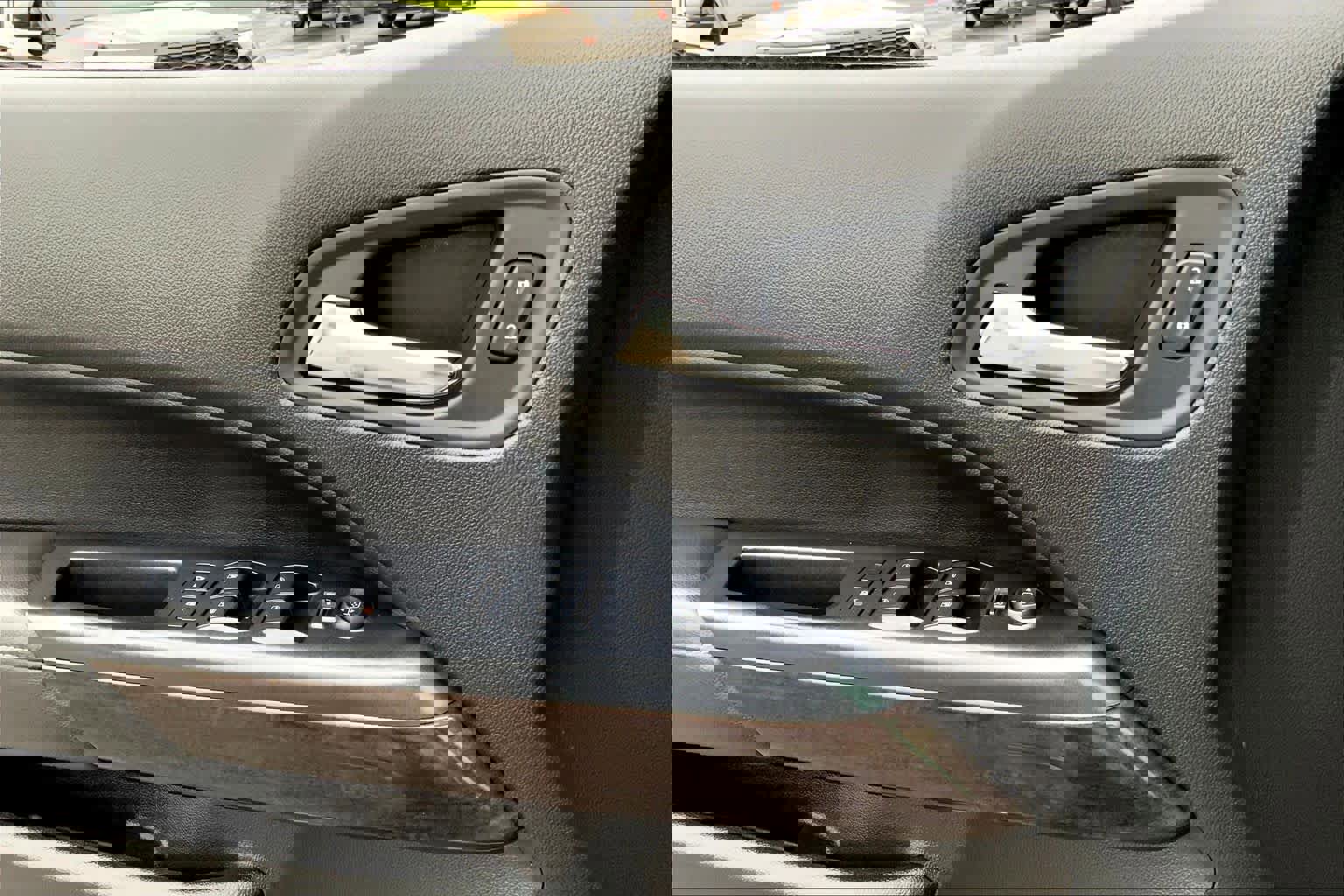 Used 2016 GMC Canyon SLE w/ SLE Convenience Package image 32