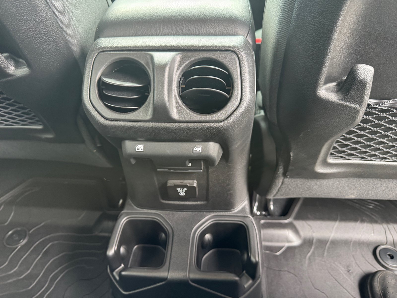 Used 2025 Jeep Gladiator Rubicon w/ Convenience Group AWD/4WD image 20