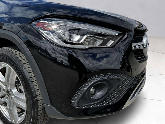 Used 2021 Mercedes-Benz GLA 250 4MATIC w/ Premium Package image 11