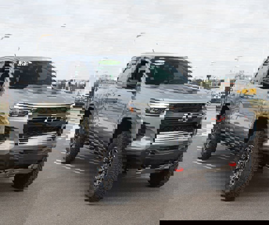 Used 2024 Chevrolet Colorado ZR2 w/ ZR2 Convenience Package III image 2