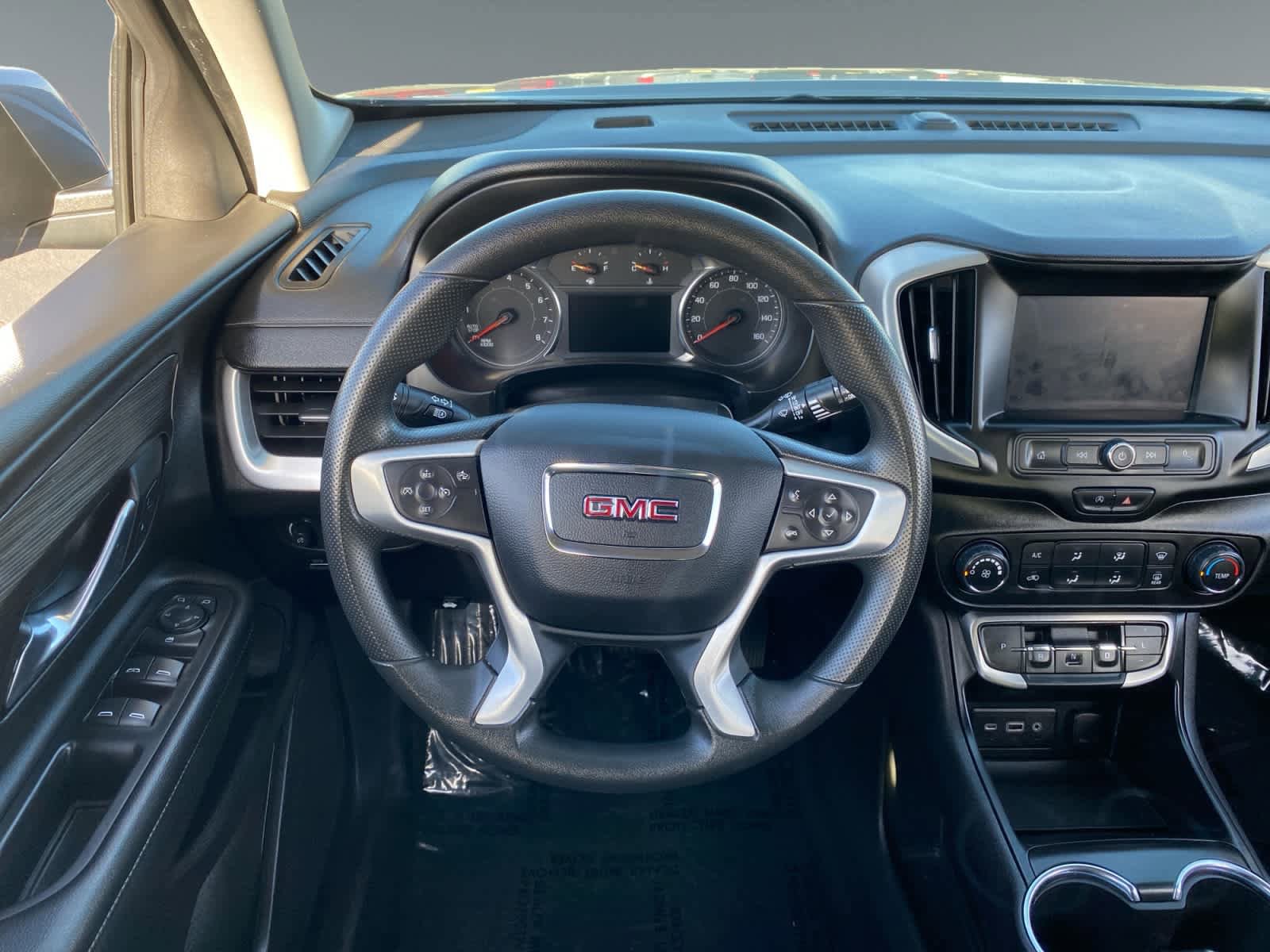 Used 2024 GMC Terrain SLE image 12