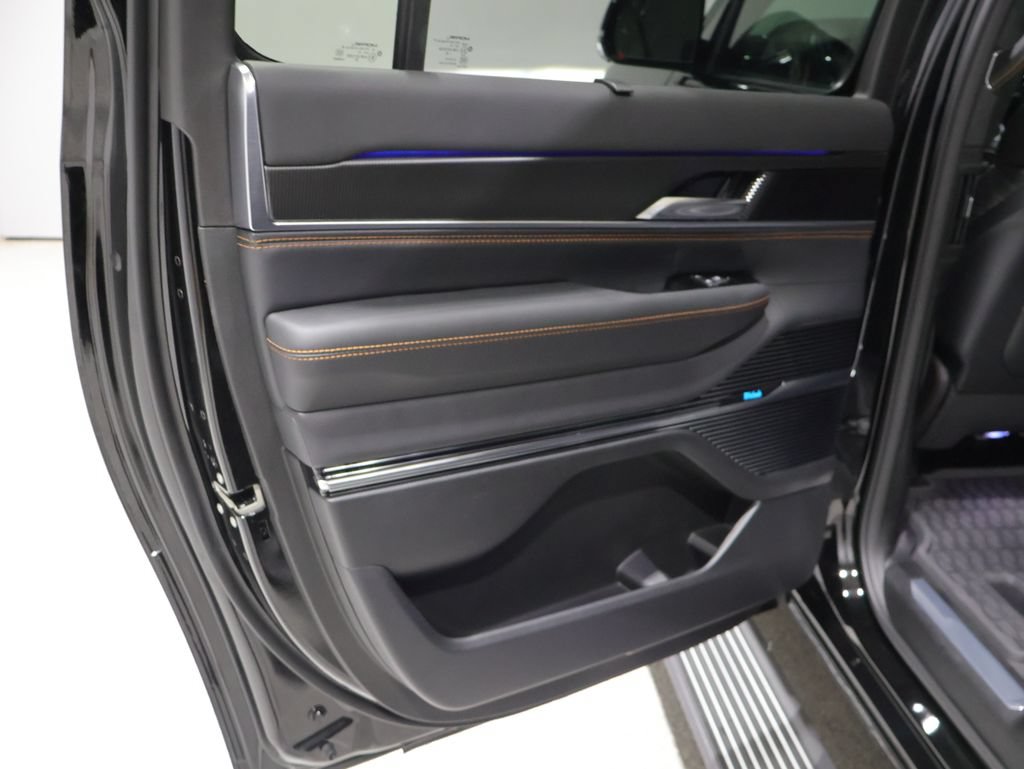 New 2026 Jeep Grand Wagoneer L Summit AWD/4WD image 19