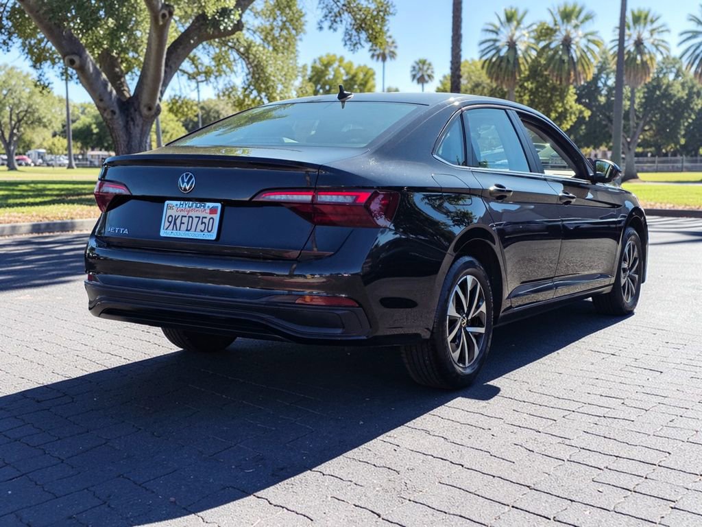 Used 2024 Volkswagen Jetta S image 5