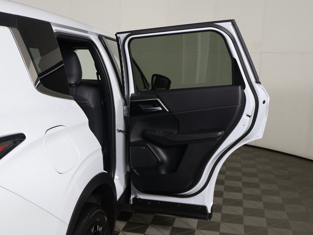 New 2026 Mitsubishi Outlander LE FWD image 23