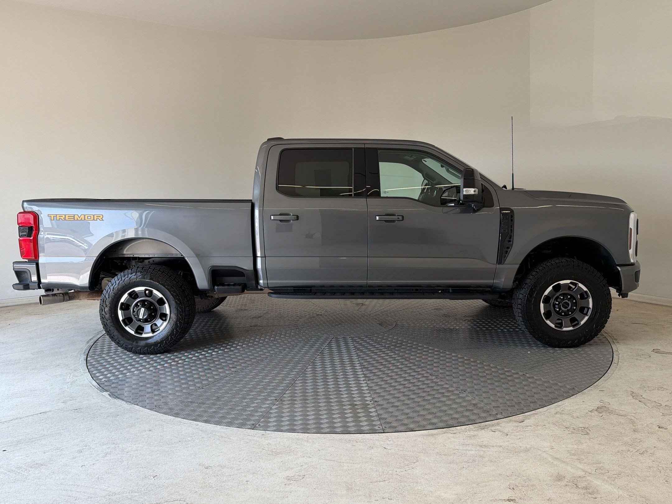 Used 2024 Ford F250 Lariat w/ Lariat Ultimate Package AWD/4WD image 8