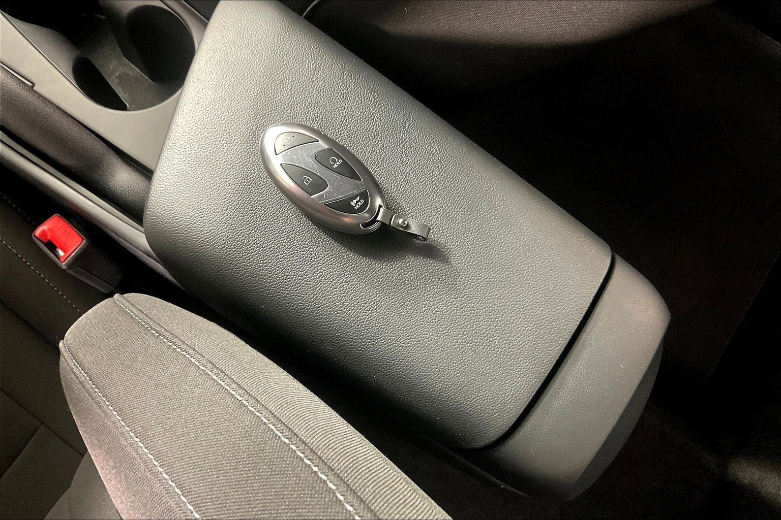 Used 2025 Hyundai Elantra Sport image 32