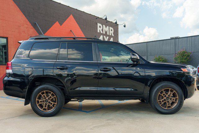 Used 2020 Toyota Land Cruiser Heritage Edition image 4