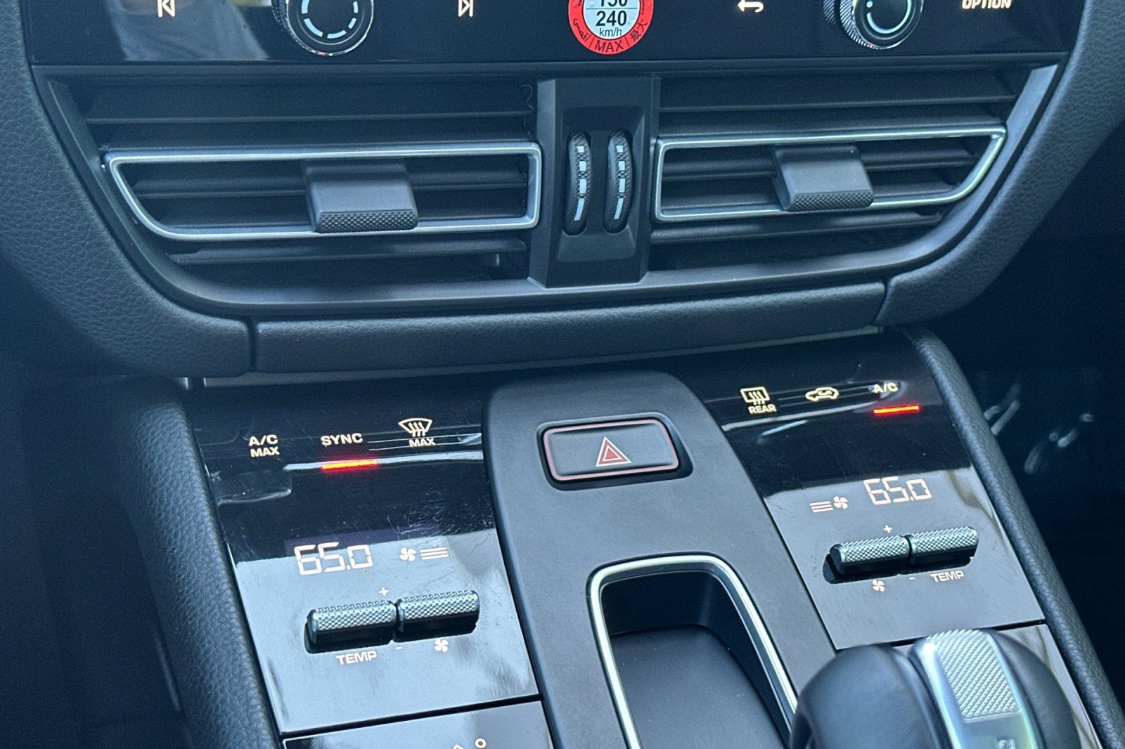 Used 2025 Porsche Macan image 21