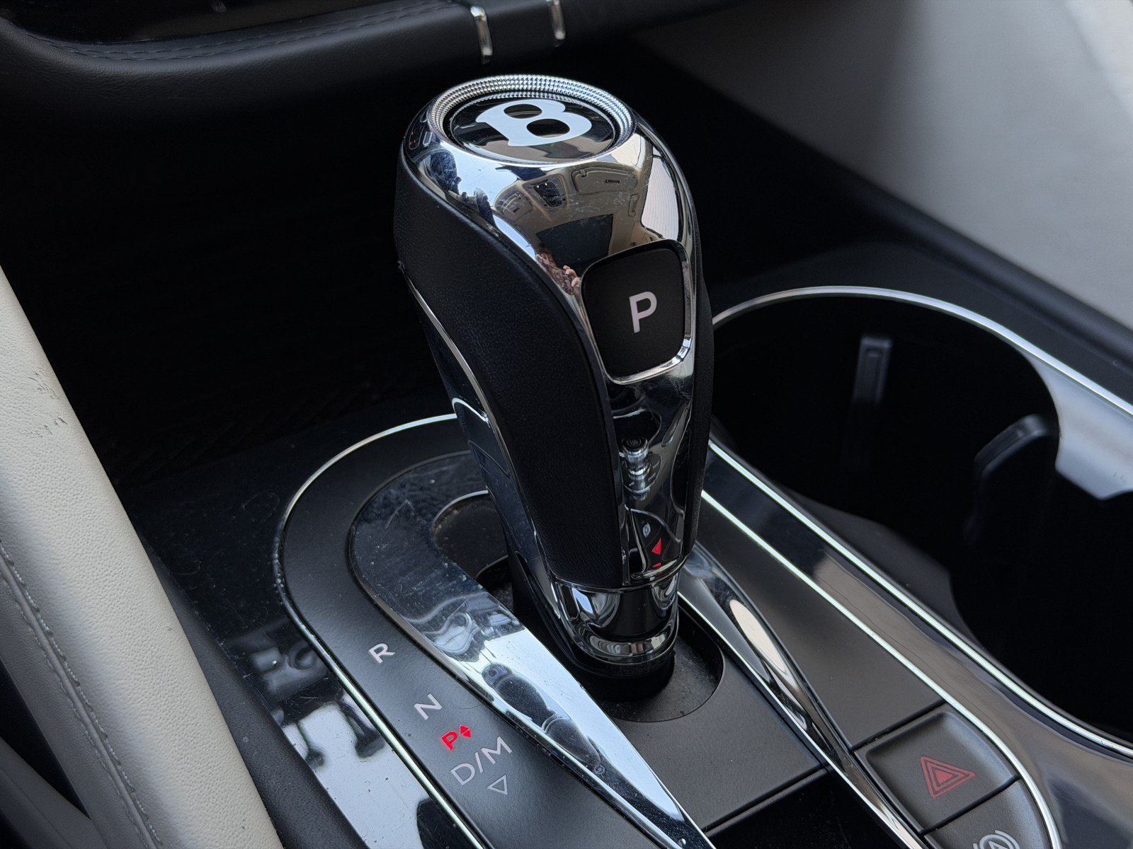 Certified 2023 Bentley Bentayga Extended Wheelbase AWD/4WD image 25