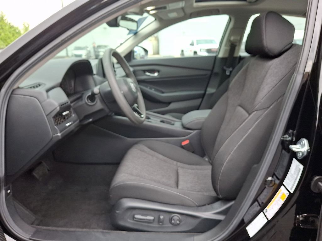 Used 2025 Honda Accord SE image 13