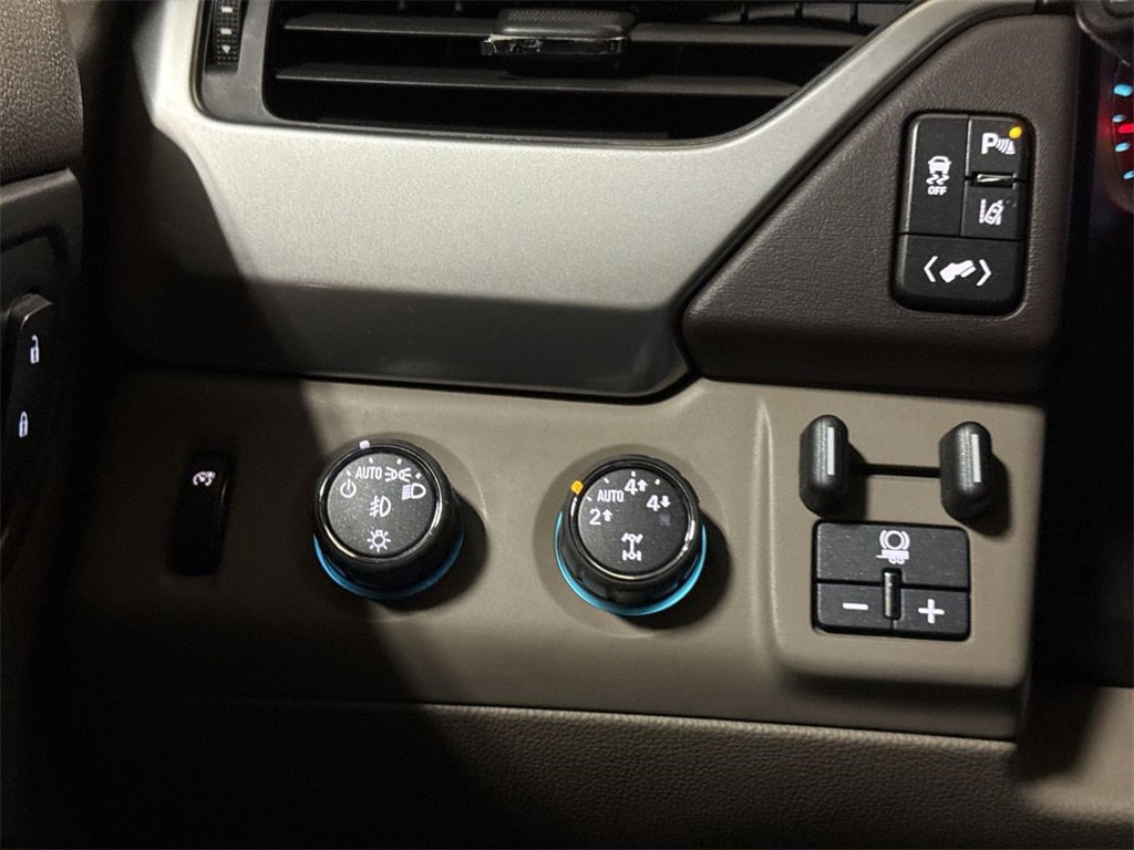 Used 2015 Chevrolet Suburban LTZ image 19