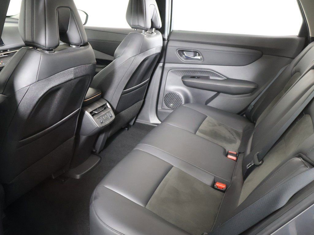 Used 2023 Nissan Ariya FWD image 31