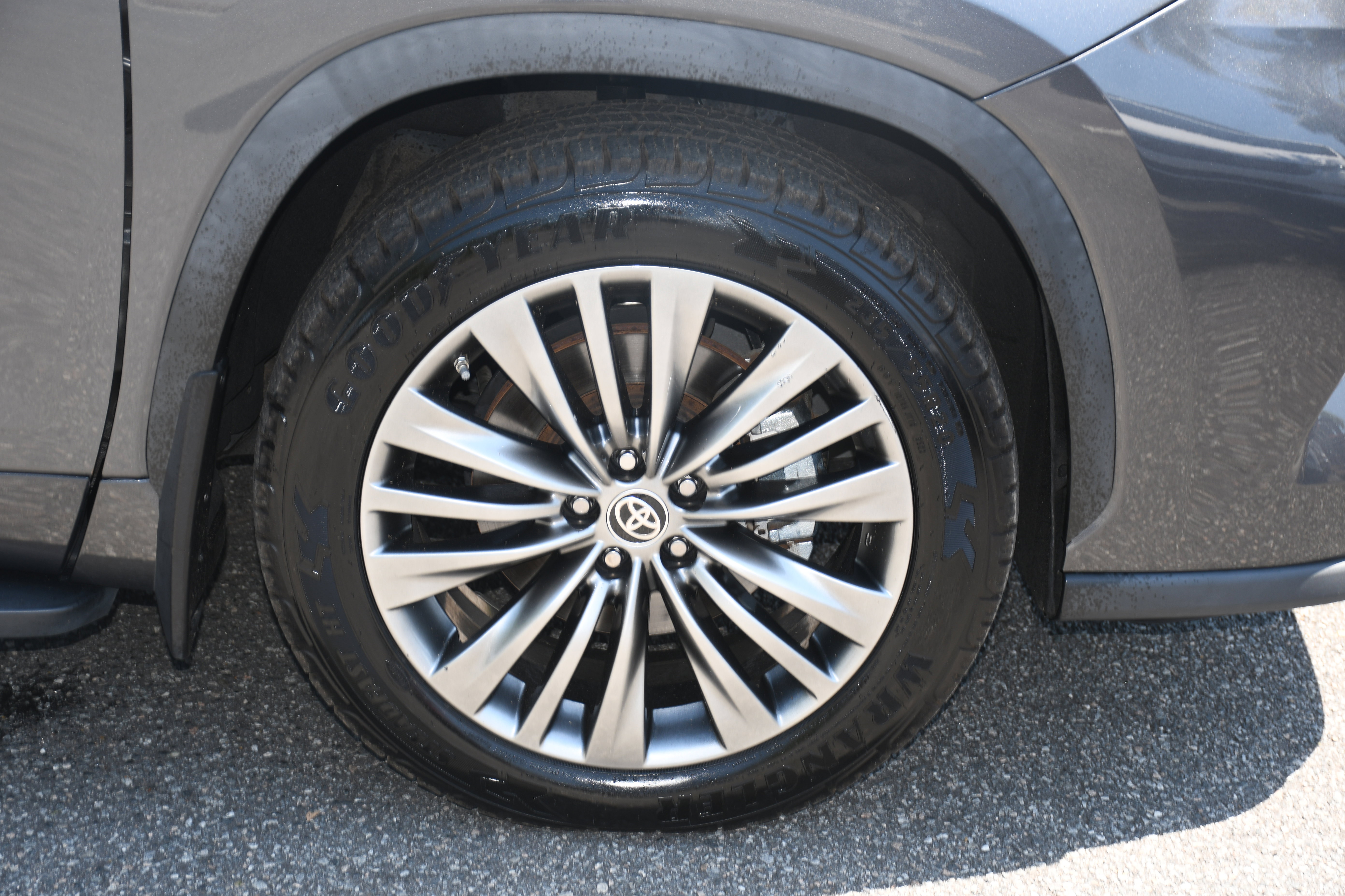 Certified 2020 Toyota Highlander Platinum AWD/4WD image 24