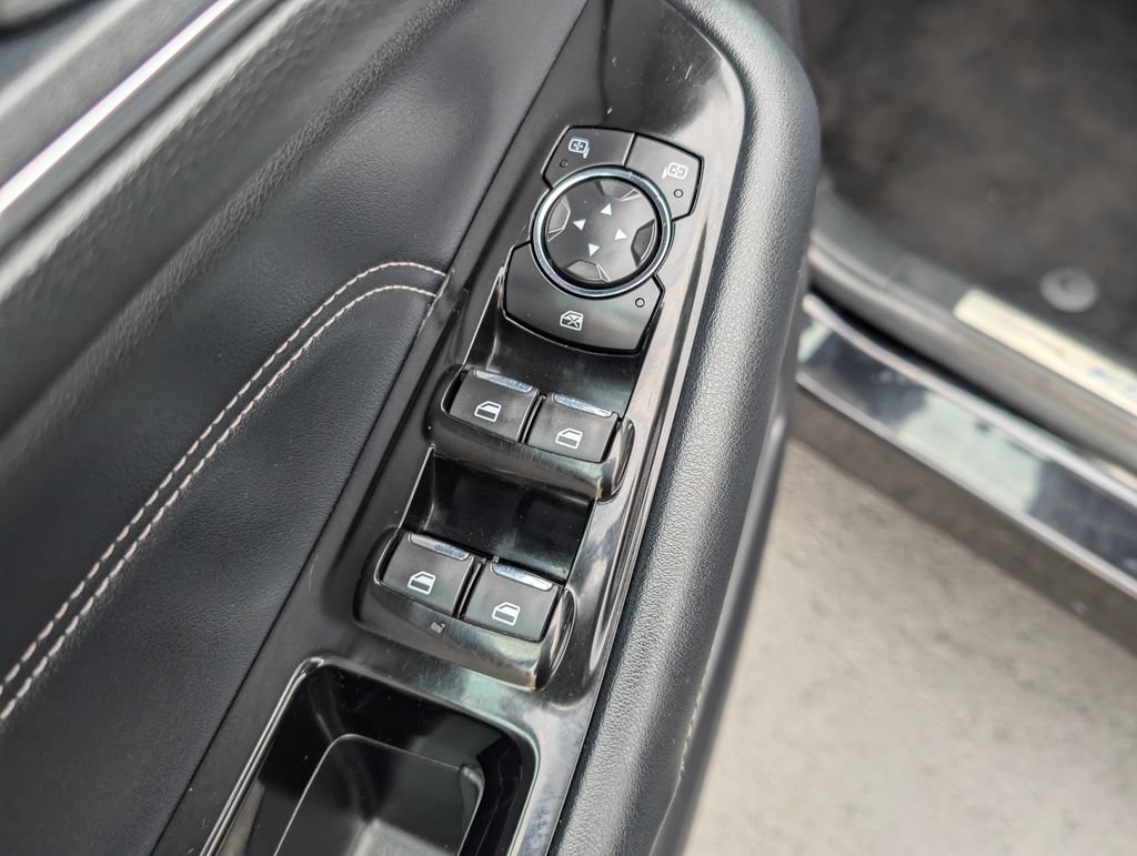 Used 2019 Ford Edge Titanium w/ Equipment Group 301A FWD image 23