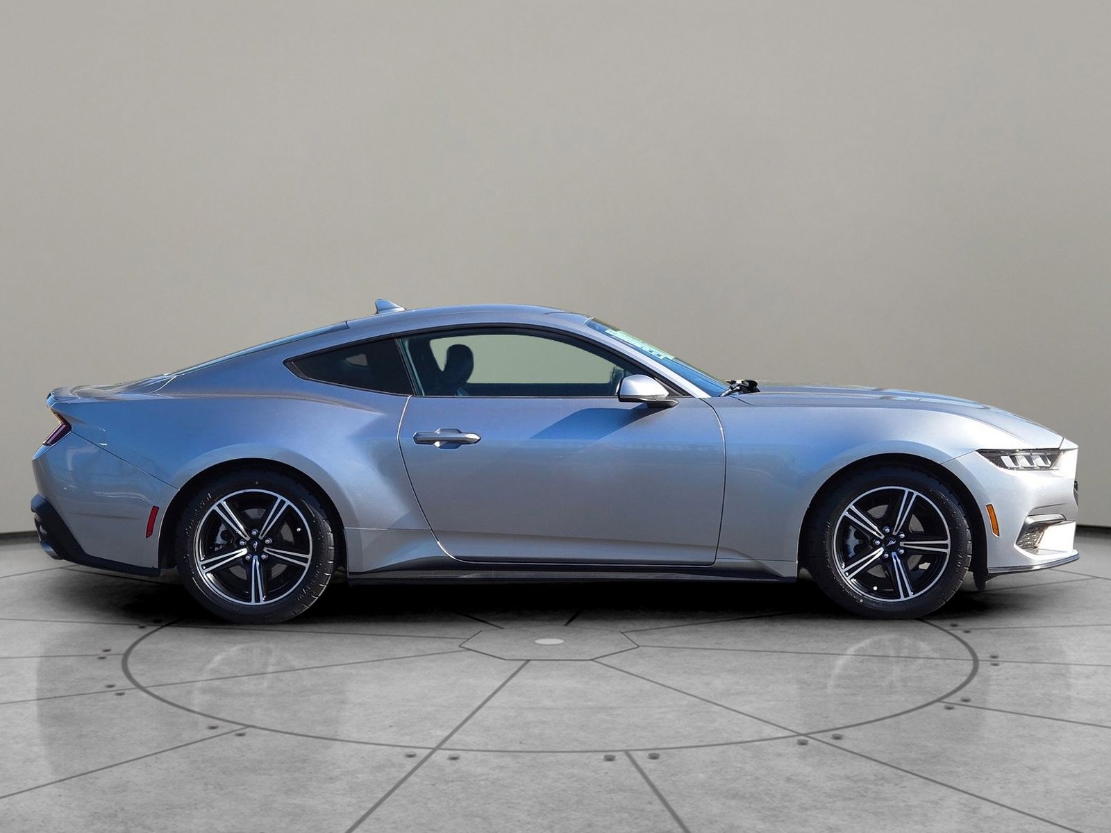 Used 2024 Ford Mustang Premium image 3