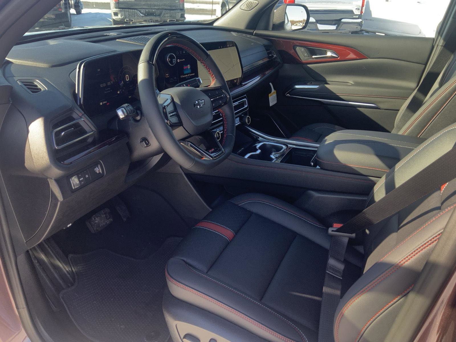 New 2026 Chevrolet Traverse RS w/ LPO, Floor Liner Package image 33