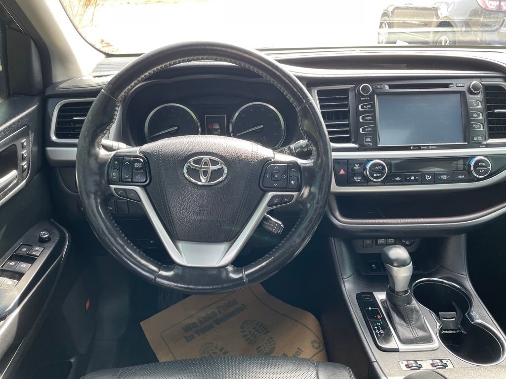 Used 2017 Toyota Highlander Limited Platinum image 21