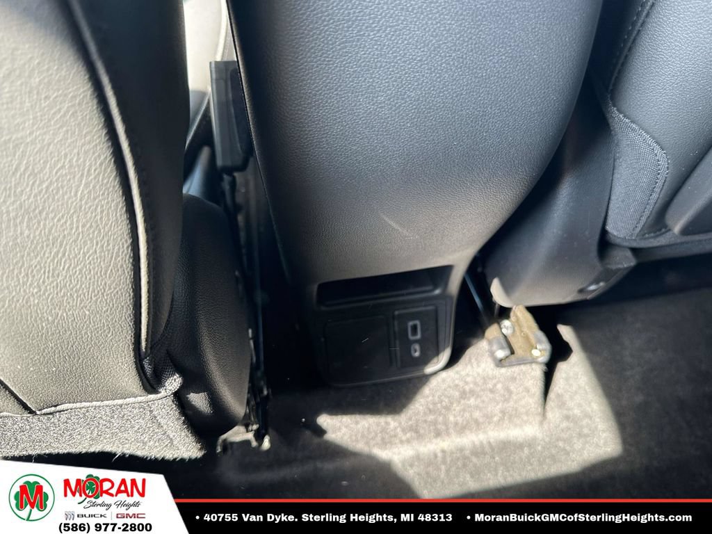 Certified 2024 Buick Encore GX Preferred w/ Comfort Package FWD image 11