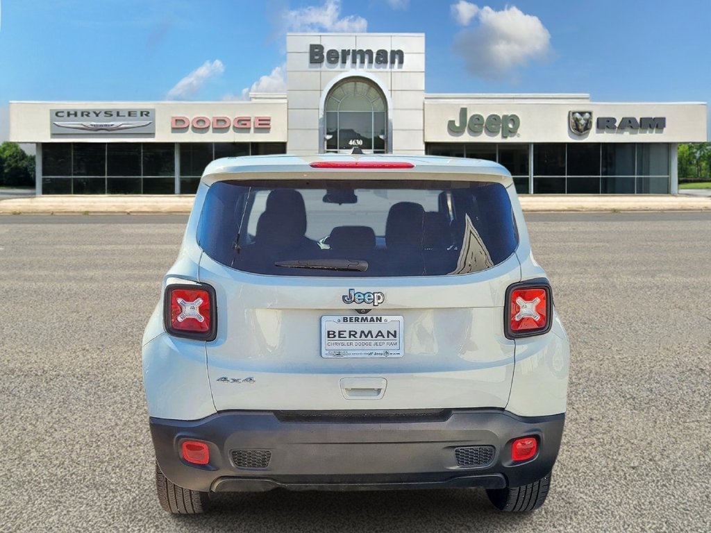 Certified 2023 Jeep Renegade Latitude AWD/4WD image 9