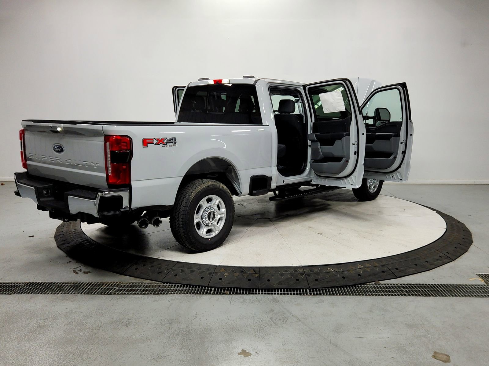 New 2026 Ford F250 XLT w/ XLT Premium Package image 15