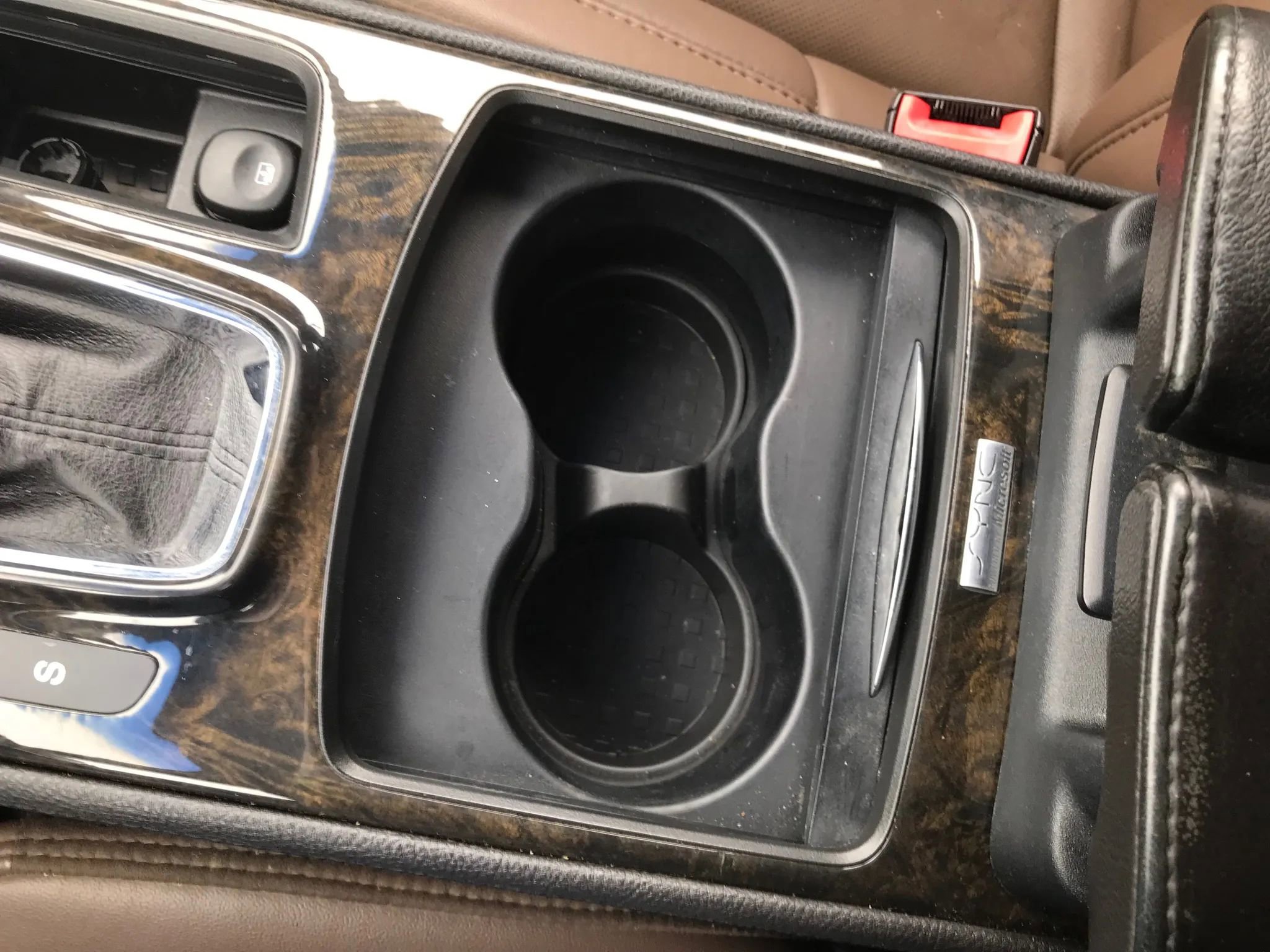 Used 2014 Lincoln MKS Sedan 4D w/ Equipment Group 101A image 32