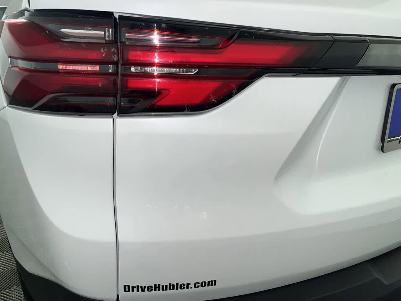 Used 2023 Chevrolet Traverse LT w/ LT Premium Package FWD image 11
