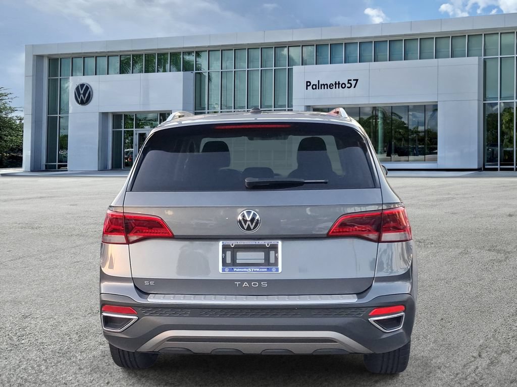 Used 2022 Volkswagen Taos SE w/ Panoramic Sunroof Package FWD image 5