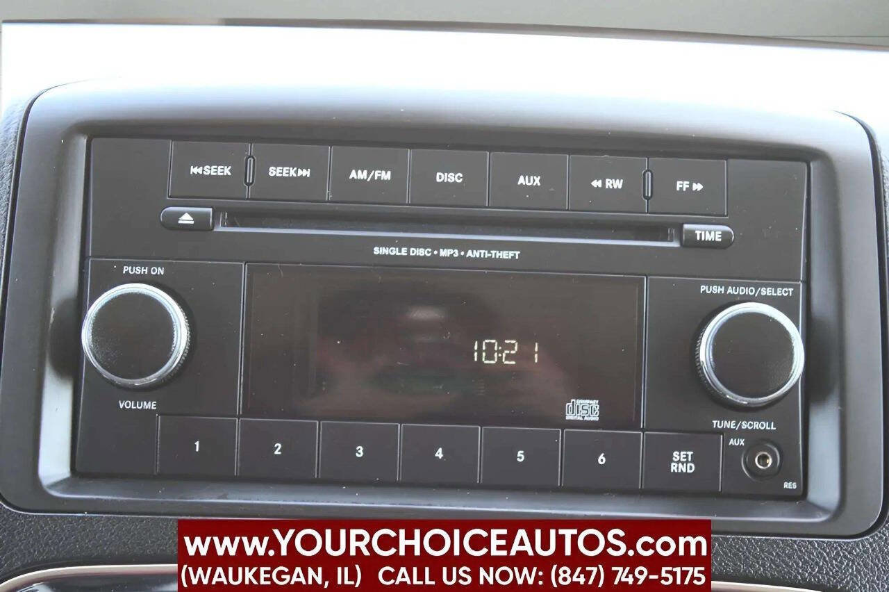 Used 2015 Dodge Grand Caravan SXT w/ Rear Park Assist Package image 14