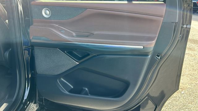 Used 2025 Lincoln Navigator L Reserve image 12