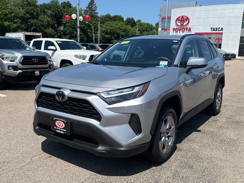 Used 2025 Toyota RAV4 XLE AWD/4WD image 3