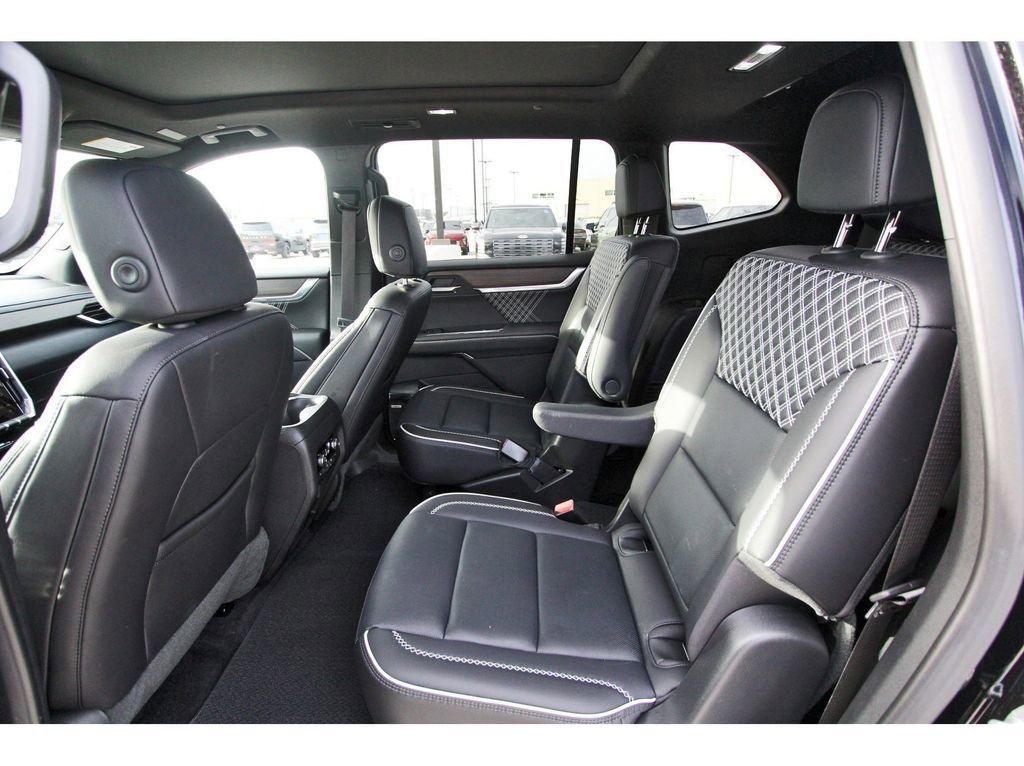 Used 2025 GMC Acadia Denali FWD image 10