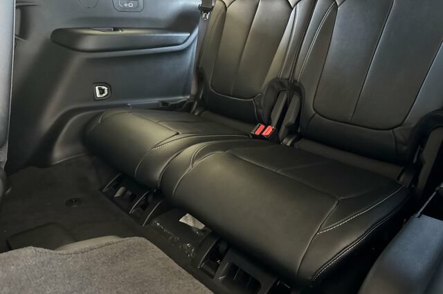 New 2026 Jeep Grand Cherokee L Limited AWD/4WD image 12