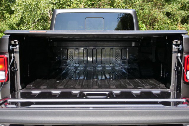 Used 2025 Jeep Gladiator Sport image 39
