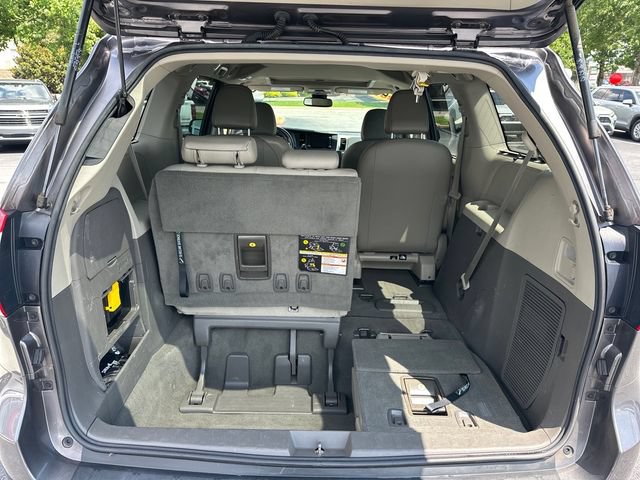 Used 2019 Toyota Sienna XLE w/ XLE Navigation Package FWD image 25