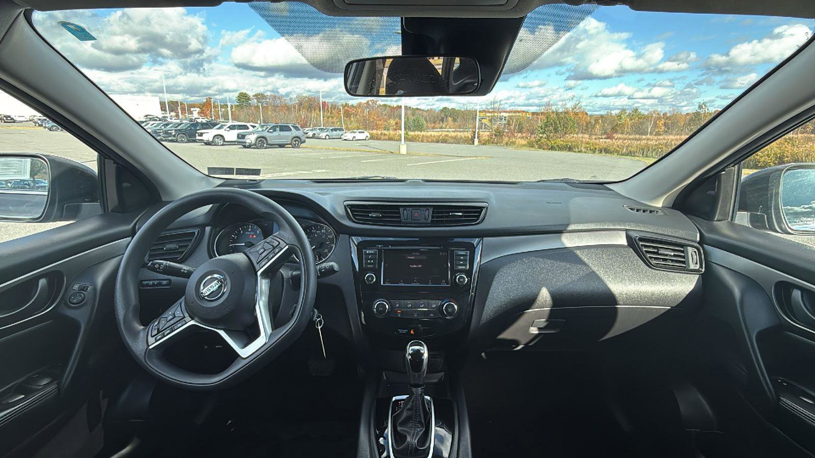 Used 2020 Nissan Rogue Sport S image 26