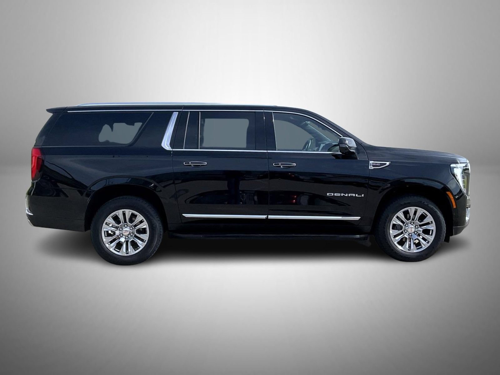 Used 2025 GMC Yukon XL Denali AWD/4WD image 4
