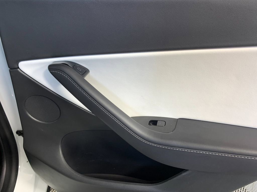 Used 2020 Tesla Model Y Long Range image 36