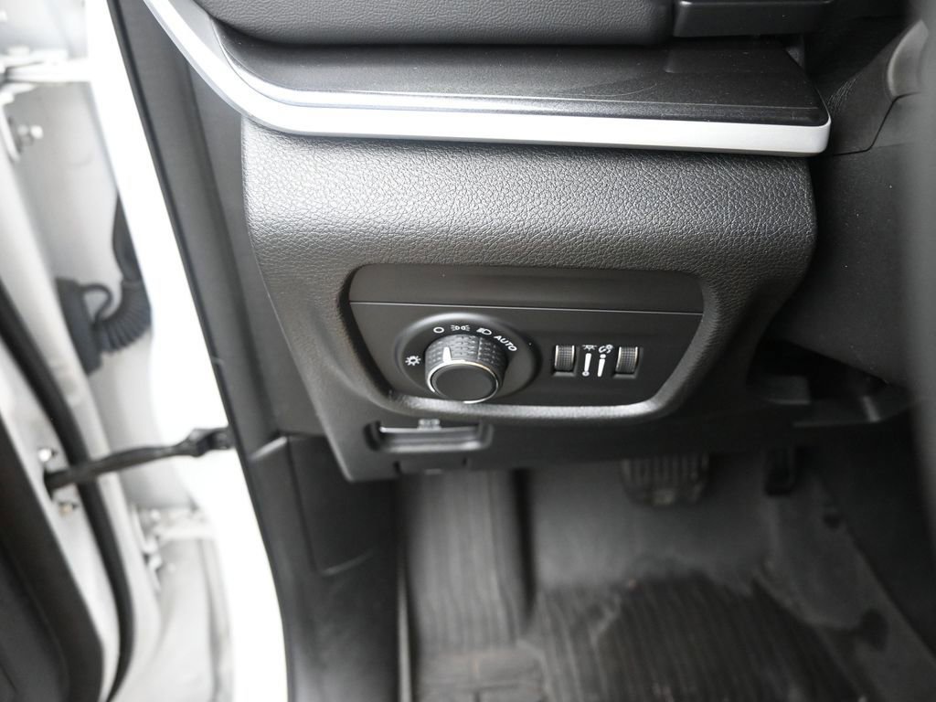 Used 2023 Jeep Grand Cherokee L Altitude image 35