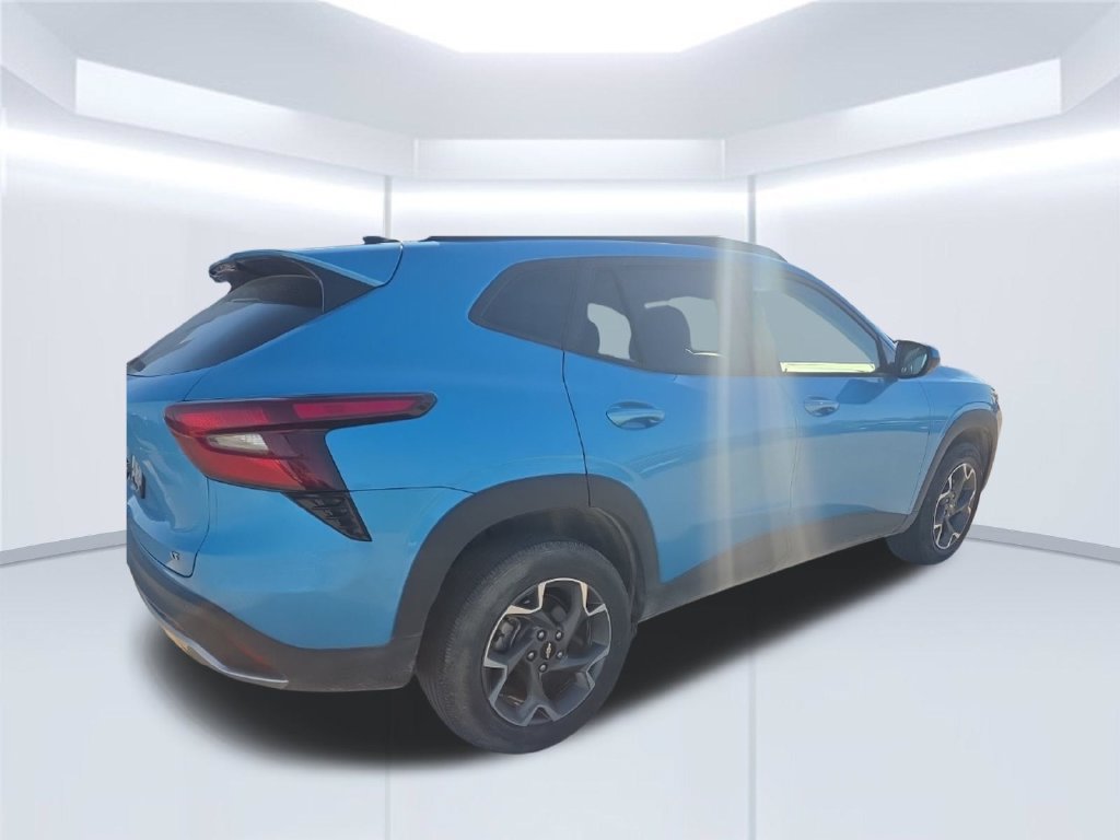Used 2025 Chevrolet Trax LT w/ Driver Confidence Package FWD image 43