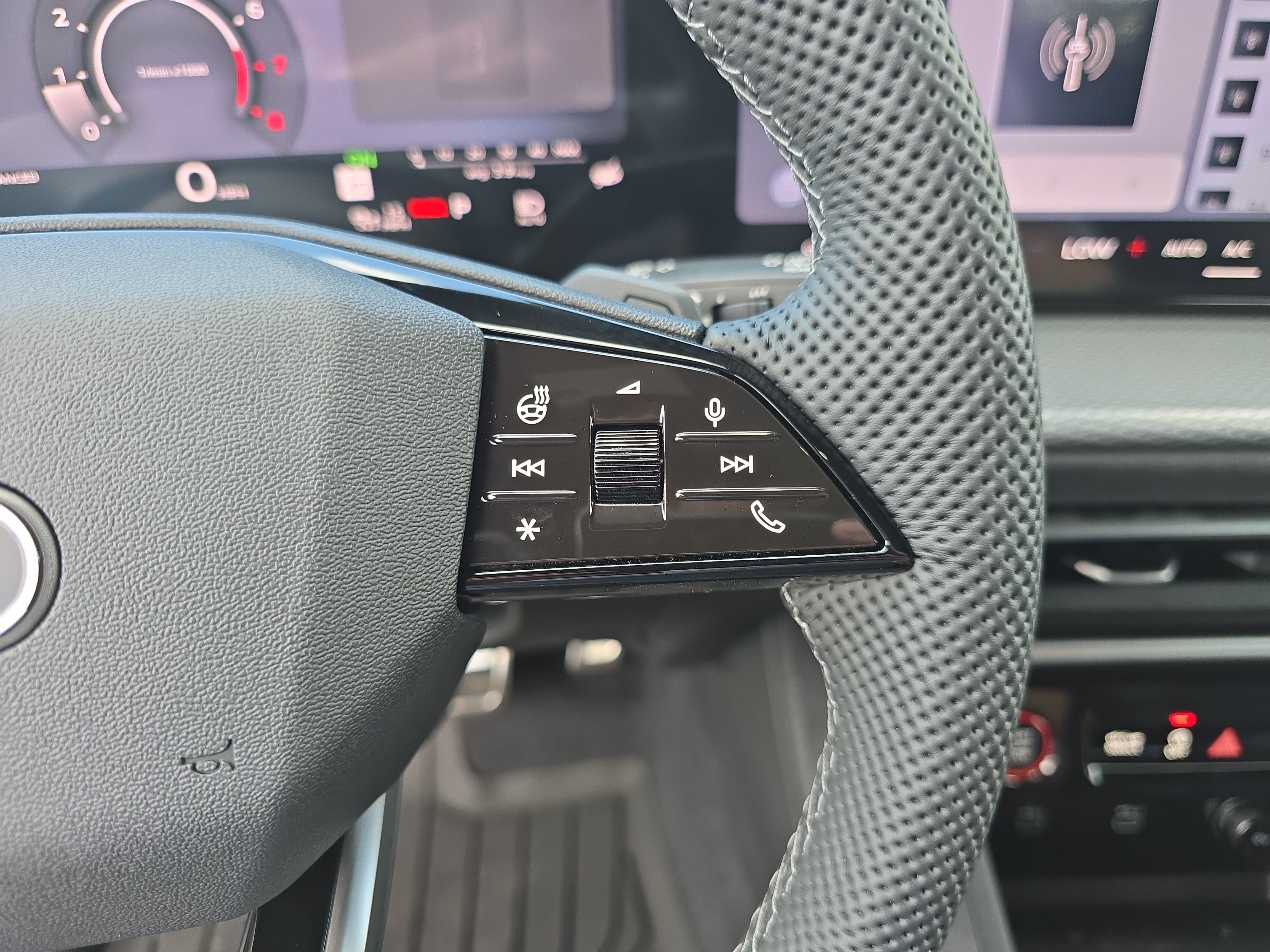 New 2026 Audi SQ5 Prestige AWD/4WD image 18