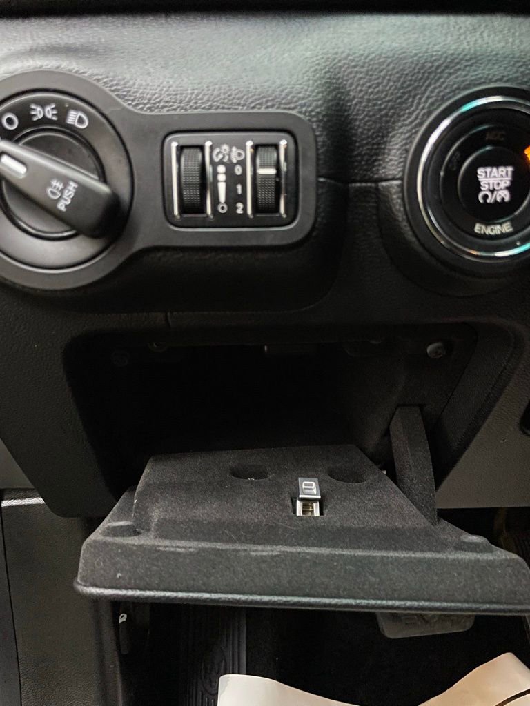 Used 2015 Maserati Ghibli image 35