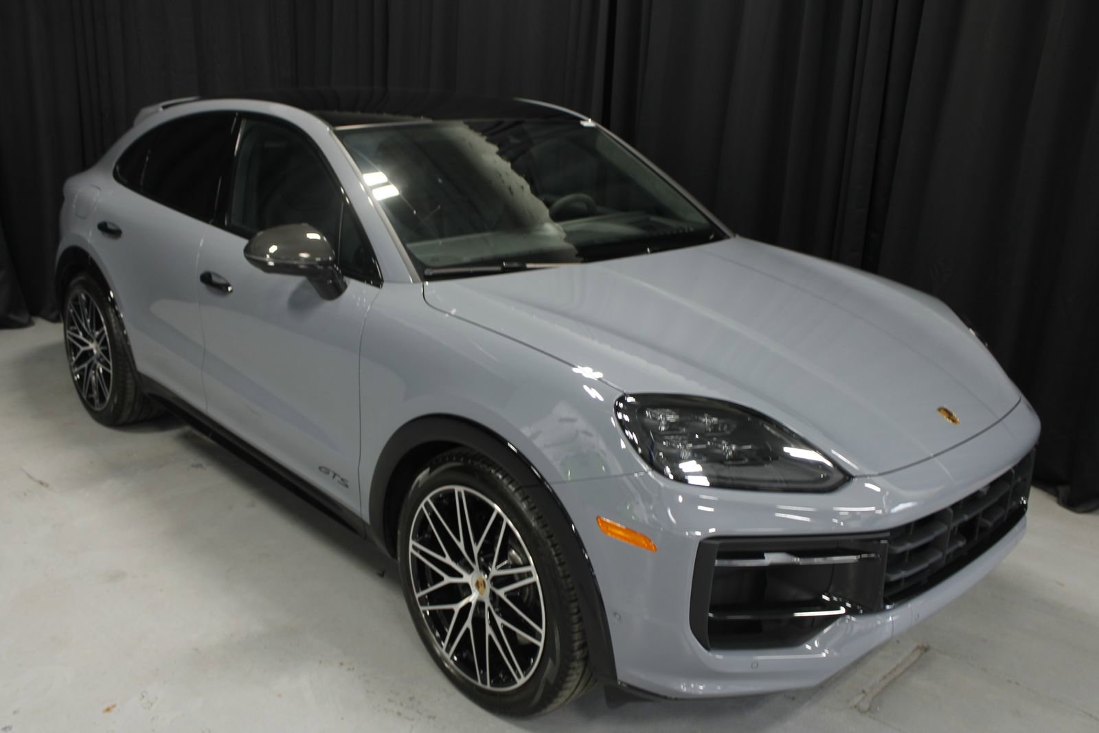 Certified 2025 Porsche Cayenne GTS AWD/4WD image 11