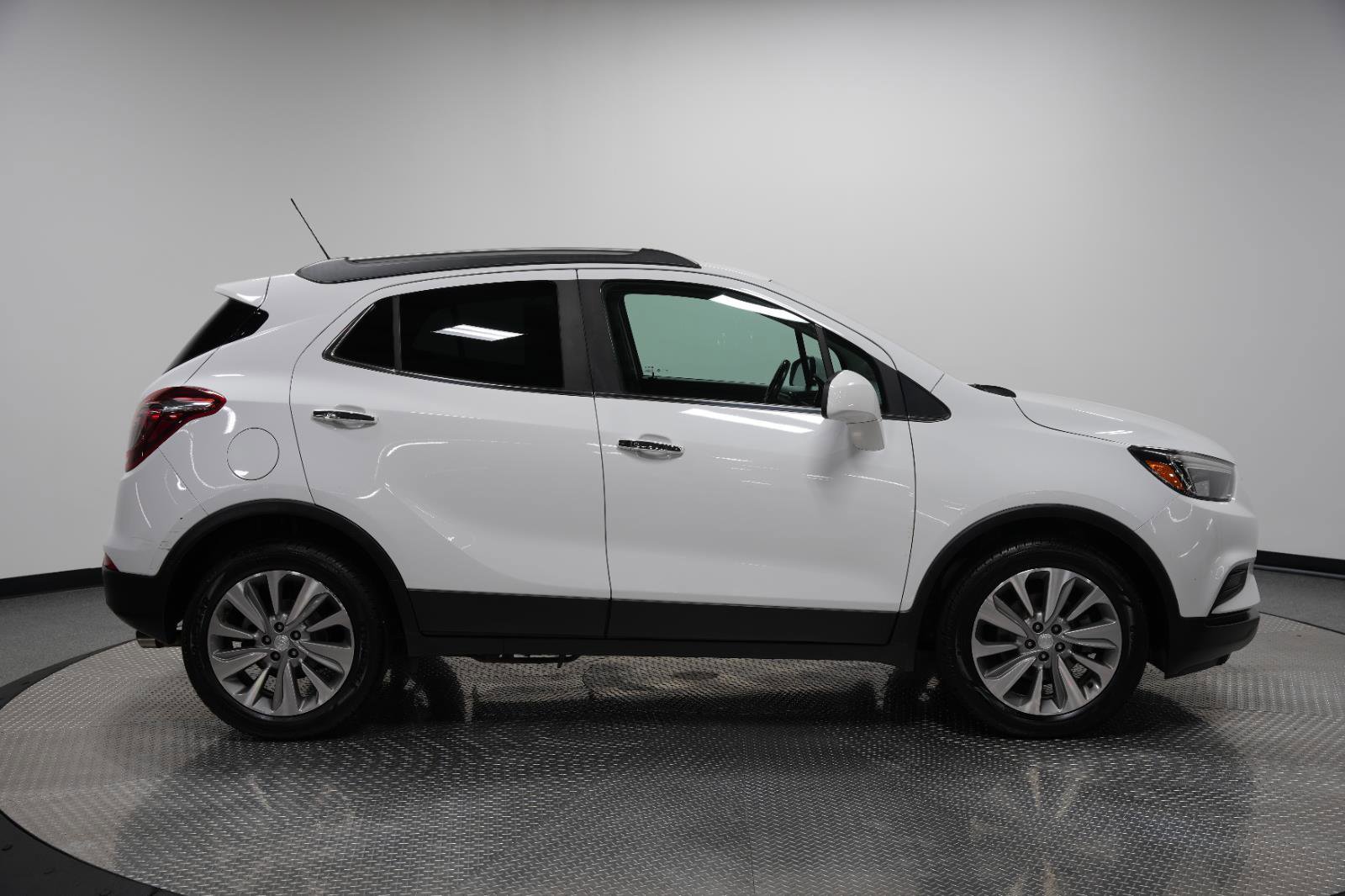 Used 2020 Buick Encore Preferred image 9