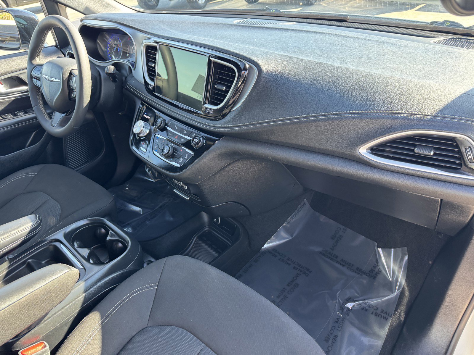 Used 2024 Chrysler Pacifica Touring image 7